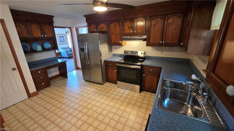 Photo 16 of 27 residential for sale in Chesapeake virginia