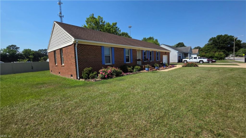 Photo 3 of 27 residential for sale in Chesapeake virginia