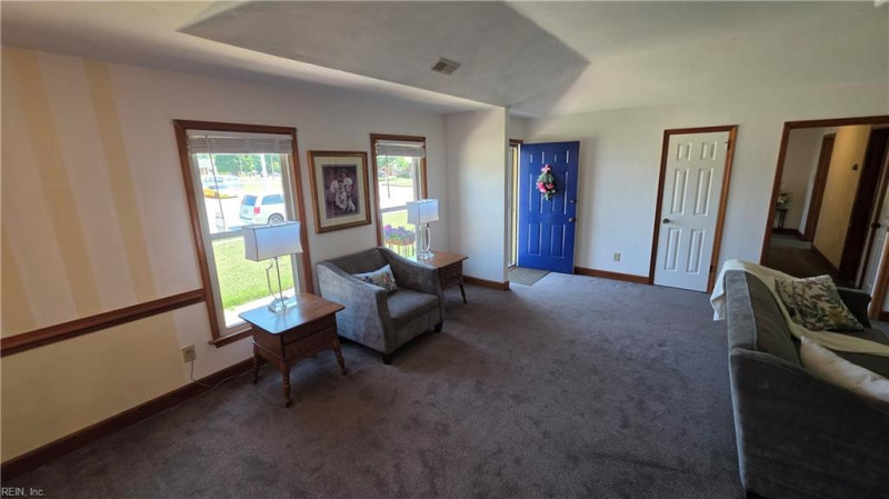 Photo 4 of 27 residential for sale in Chesapeake virginia