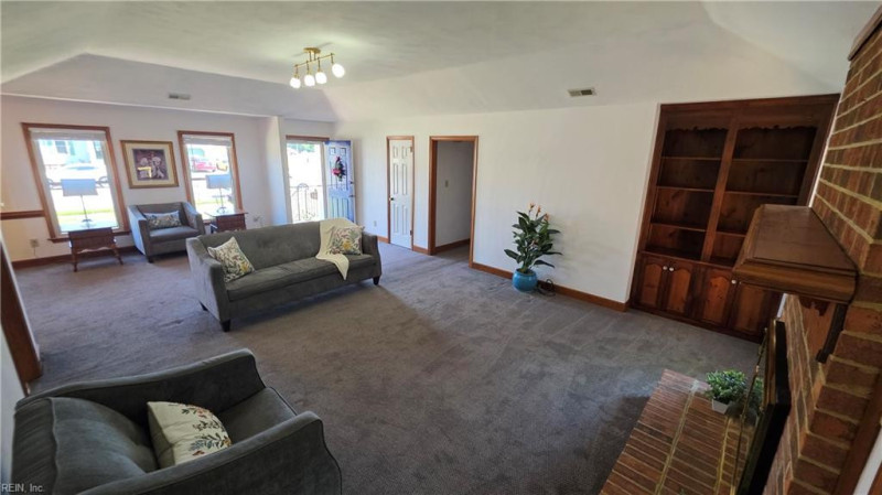 Photo 9 of 27 residential for sale in Chesapeake virginia