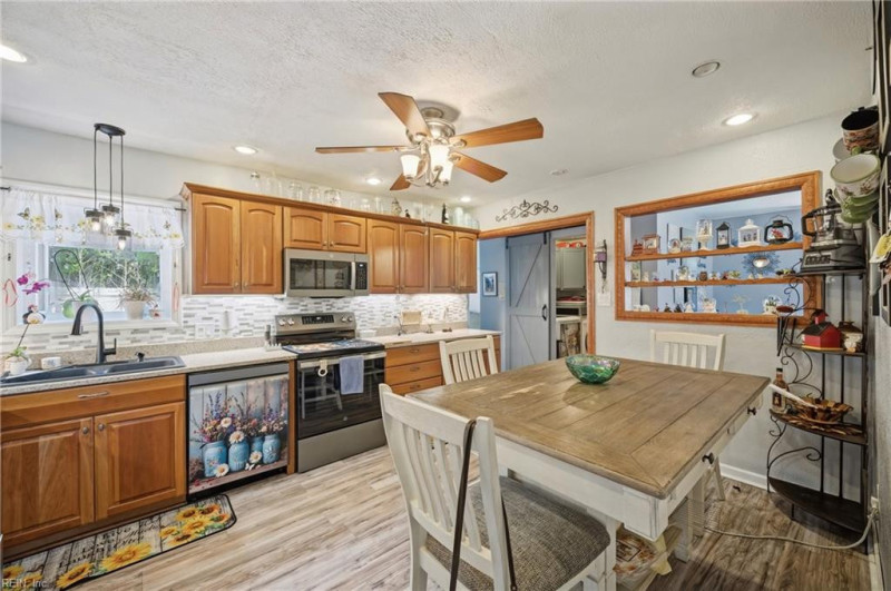 Photo 10 of 36 residential for sale in Virginia Beach virginia