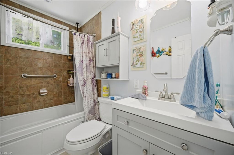 Photo 17 of 36 residential for sale in Virginia Beach virginia