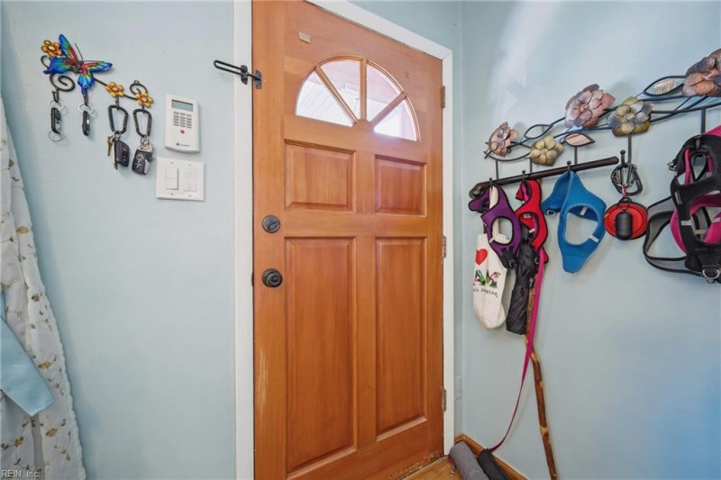 Photo 4 of 36 residential for sale in Virginia Beach virginia