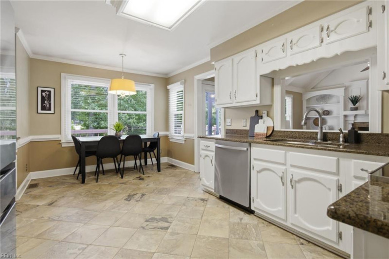 Photo 10 of 49 residential for sale in Chesapeake virginia