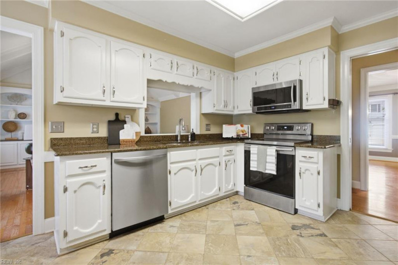Photo 12 of 49 residential for sale in Chesapeake virginia