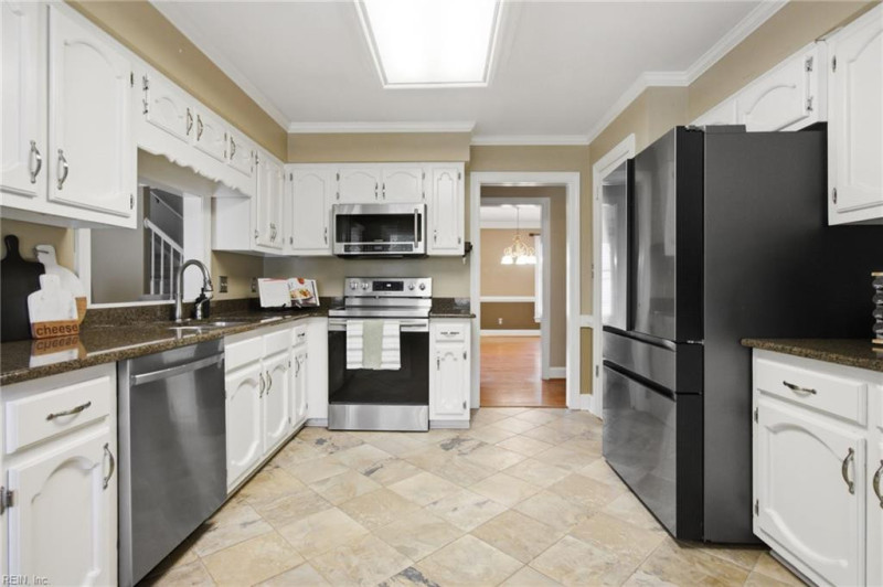 Photo 13 of 49 residential for sale in Chesapeake virginia