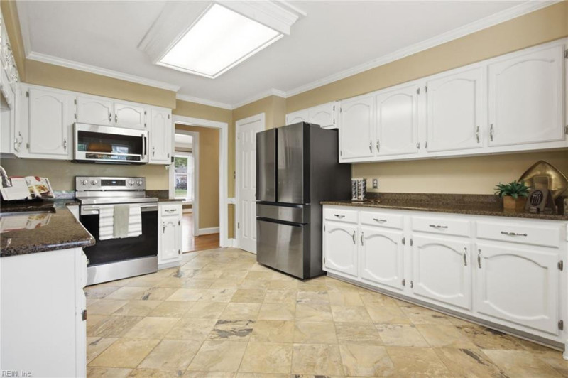 Photo 14 of 49 residential for sale in Chesapeake virginia