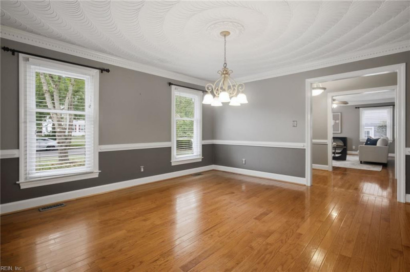 Photo 18 of 49 residential for sale in Chesapeake virginia