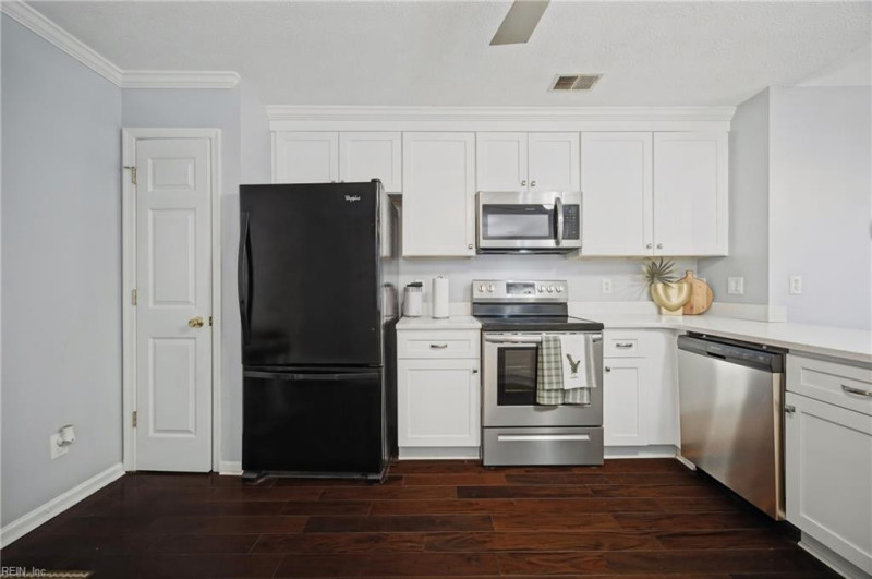Photo 14 of 37 residential for sale in Newport News virginia