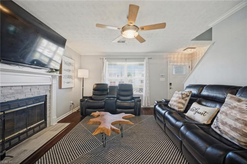 Photo 5 of 37 residential for sale in Newport News virginia