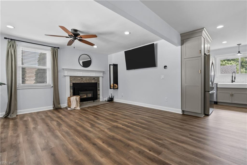 Photo 4 of 49 residential for sale in Virginia Beach virginia