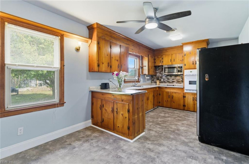 Photo 10 of 46 residential for sale in Suffolk virginia