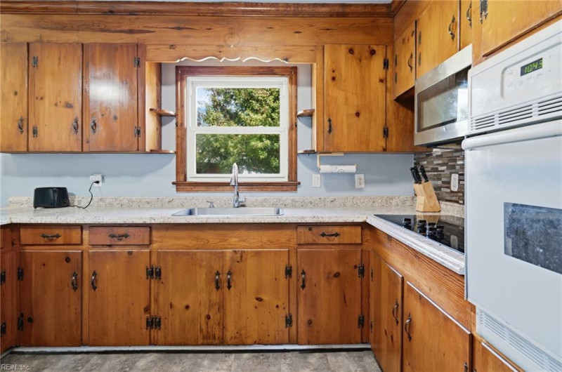 Photo 13 of 46 residential for sale in Suffolk virginia