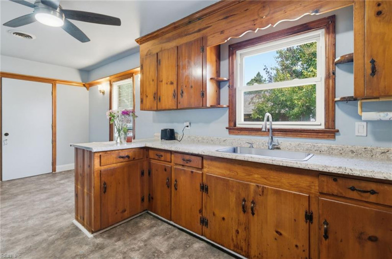 Photo 14 of 46 residential for sale in Suffolk virginia