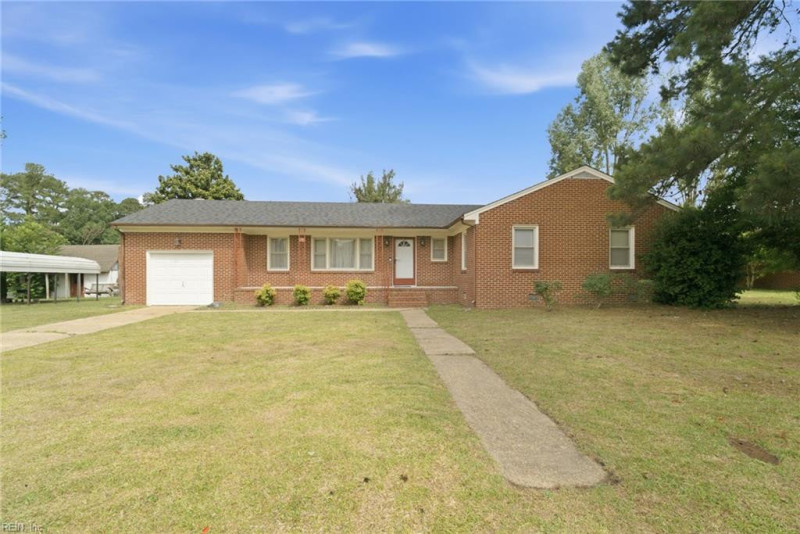 Photo 3 of 46 residential for sale in Suffolk virginia