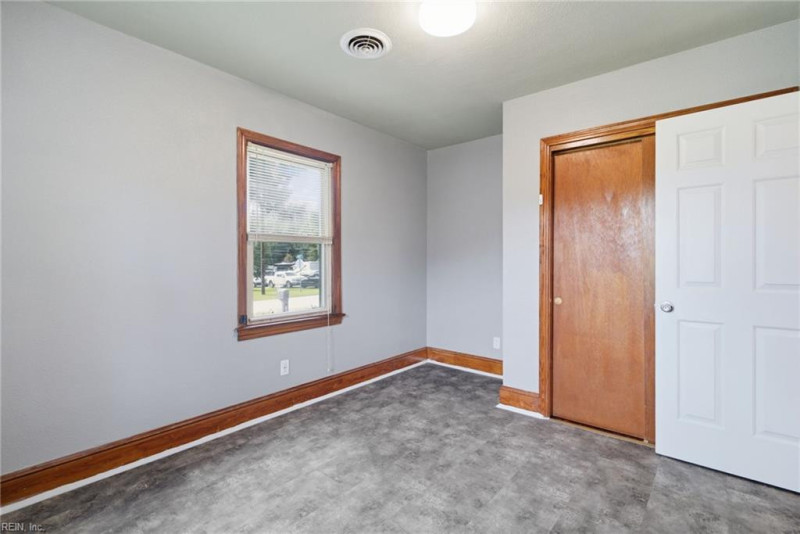 Photo 34 of 46 residential for sale in Suffolk virginia
