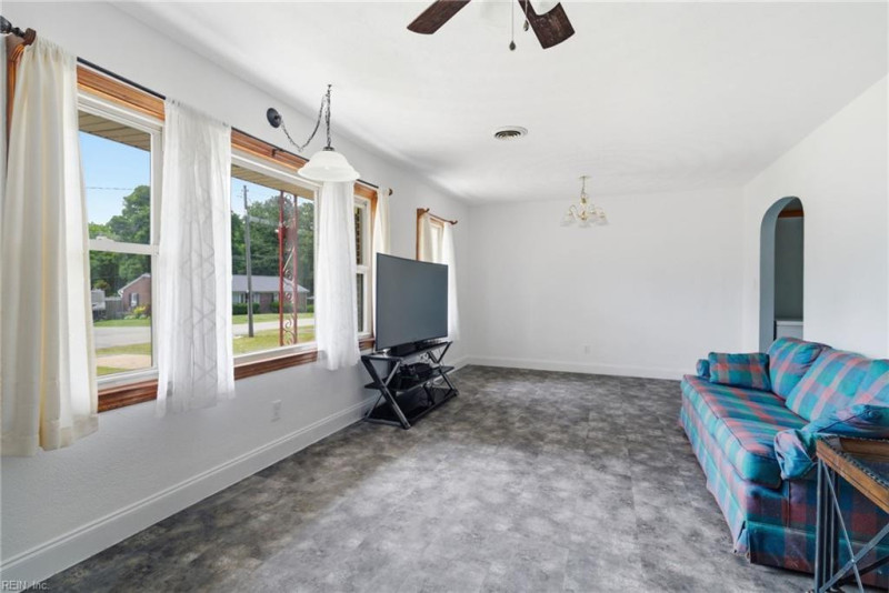 Photo 5 of 46 residential for sale in Suffolk virginia