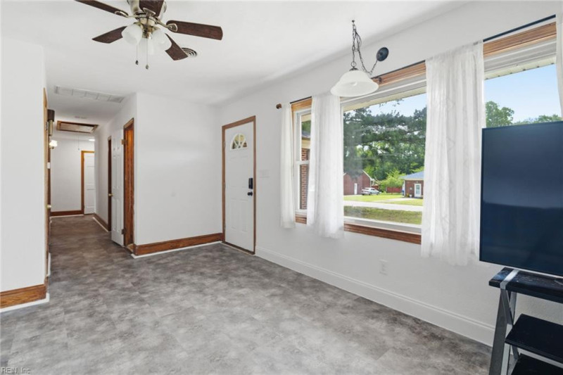 Photo 7 of 46 residential for sale in Suffolk virginia