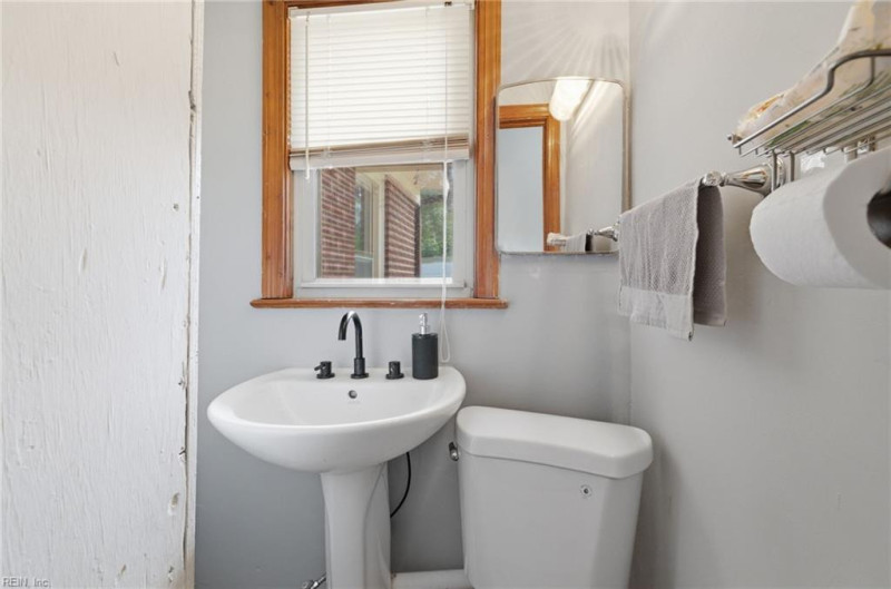 Photo 8 of 46 residential for sale in Suffolk virginia