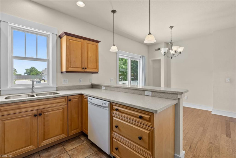 Photo 12 of 29 residential for sale in Currituck County virginia