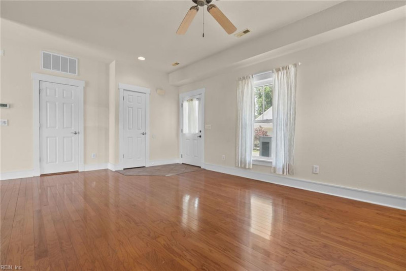 Photo 5 of 29 residential for sale in Currituck County virginia