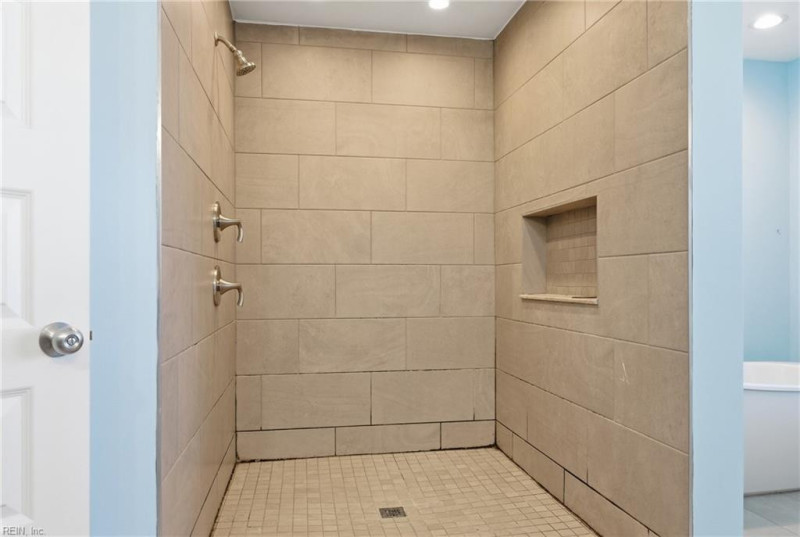 Photo 15 of 33 residential for sale in Norfolk virginia