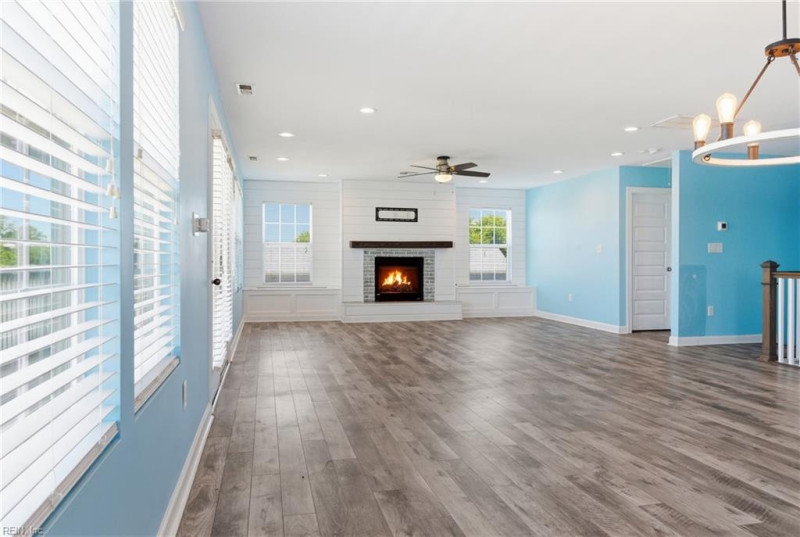 Photo 4 of 33 residential for sale in Norfolk virginia