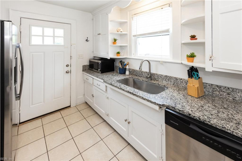 Photo 14 of 50 residential for sale in Virginia Beach virginia