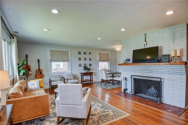 Photo 18 of 50 residential for sale in Norfolk virginia