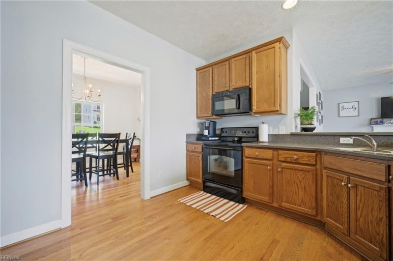 Photo 16 of 50 residential for sale in Gloucester County virginia