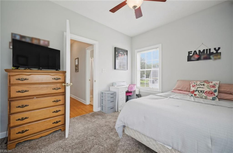 Photo 22 of 50 residential for sale in Gloucester County virginia