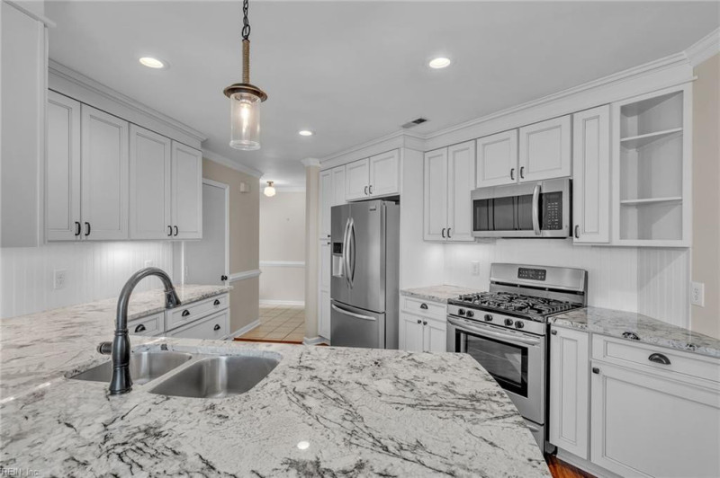 Photo 11 of 43 residential for sale in Virginia Beach virginia