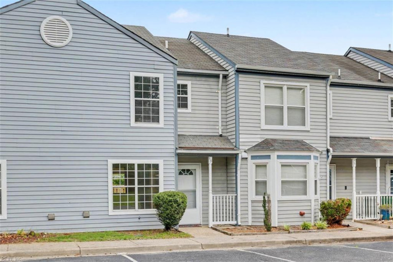 Photo 1 of 36 residential for sale in Hampton virginia