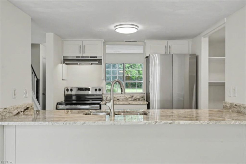 Photo 16 of 36 residential for sale in Hampton virginia