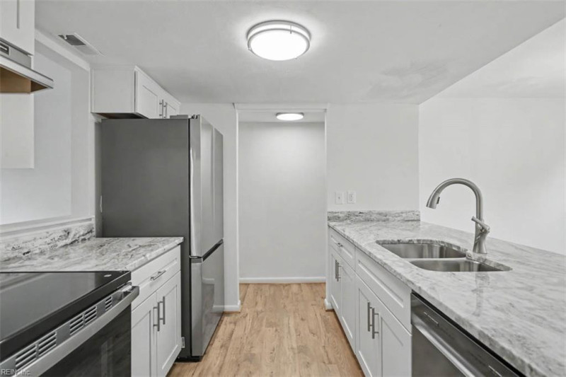 Photo 17 of 36 residential for sale in Hampton virginia