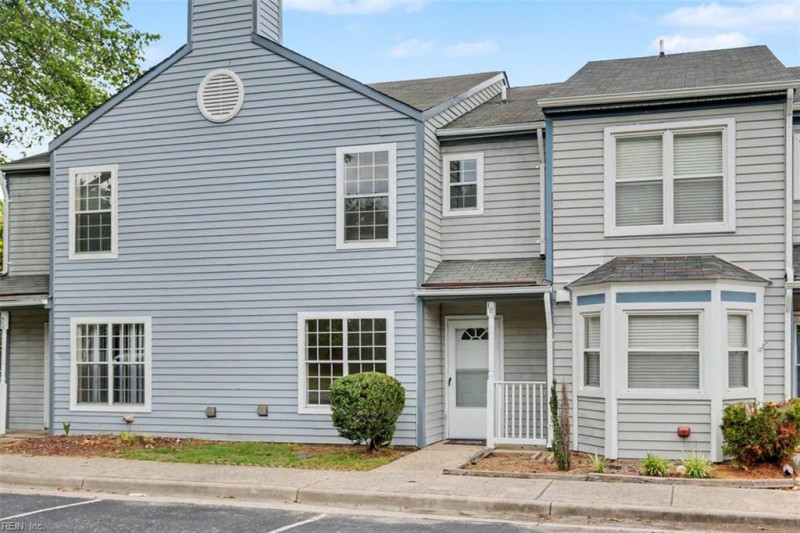 Photo 3 of 36 residential for sale in Hampton virginia