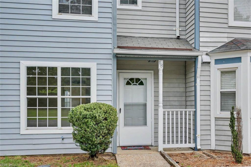 Photo 4 of 36 residential for sale in Hampton virginia