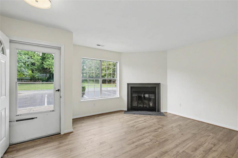 Photo 9 of 36 residential for sale in Hampton virginia