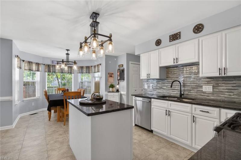 Photo 11 of 48 residential for sale in Chesapeake virginia