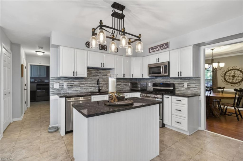 Photo 12 of 48 residential for sale in Chesapeake virginia