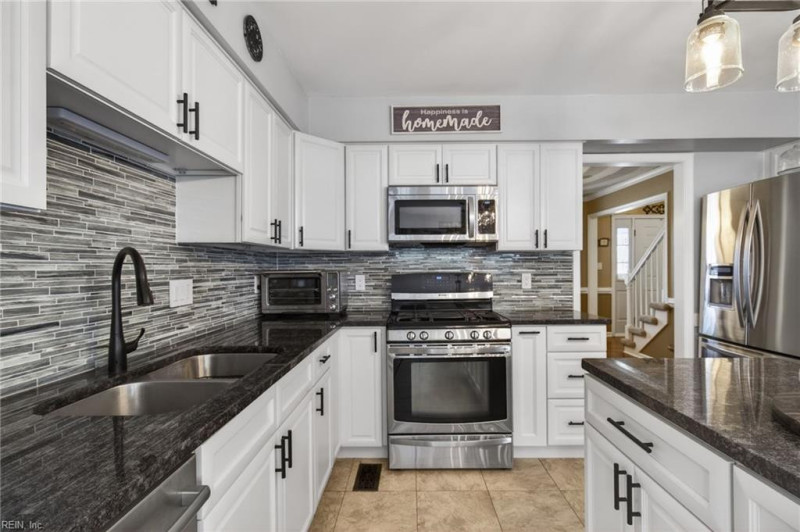 Photo 14 of 48 residential for sale in Chesapeake virginia