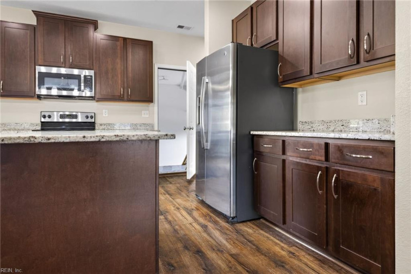 Photo 13 of 38 residential for sale in Chesapeake virginia