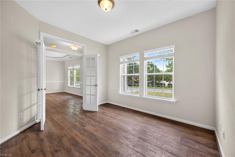 Photo 7 of 38 residential for sale in Chesapeake virginia