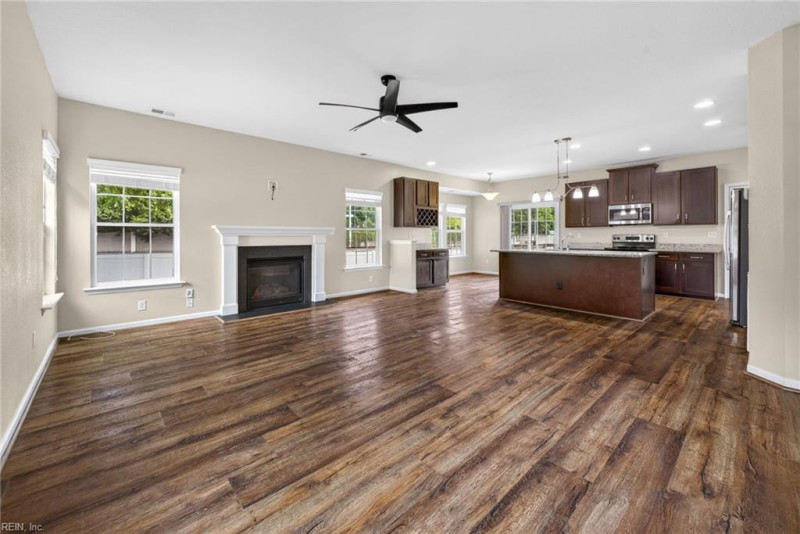Photo 8 of 38 residential for sale in Chesapeake virginia