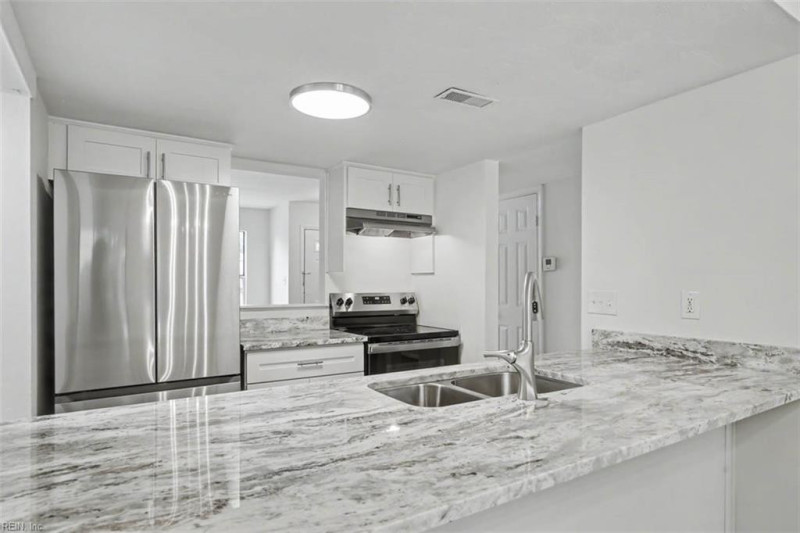 Photo 17 of 37 residential for sale in Hampton virginia