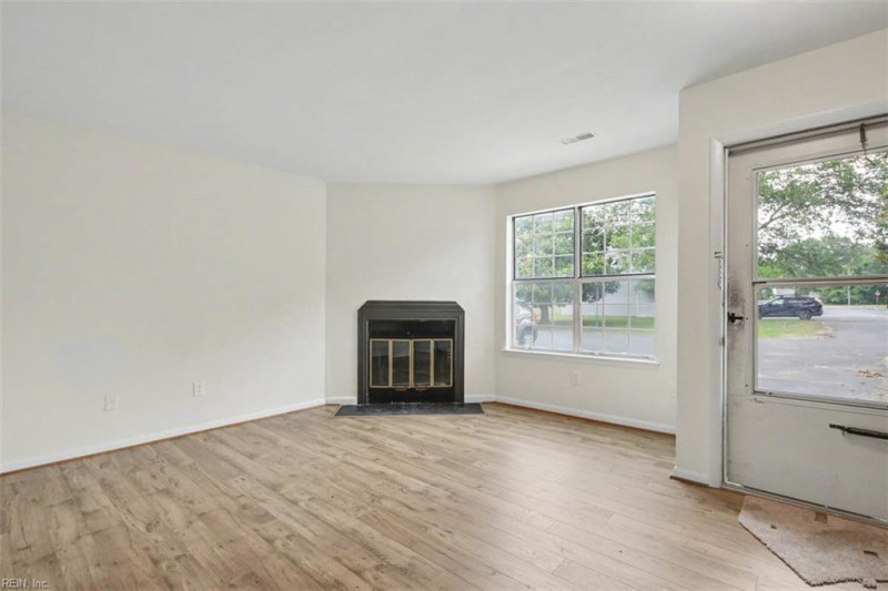 Photo 6 of 37 residential for sale in Hampton virginia