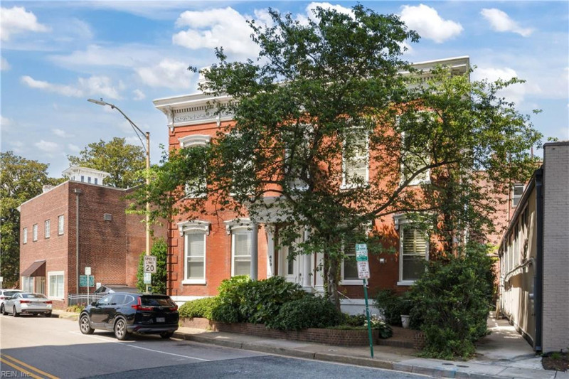 Photo 3 of 41 residential for sale in Norfolk virginia