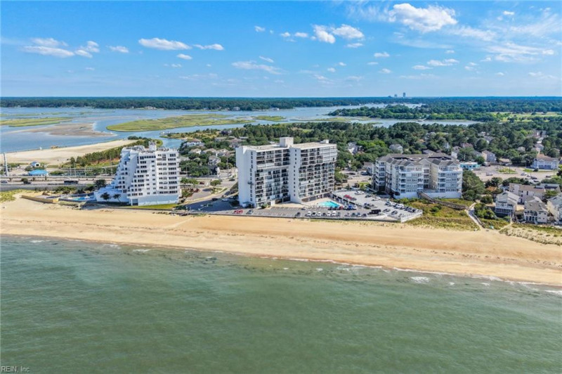 Photo 10 of 46 residential for sale in Virginia Beach virginia