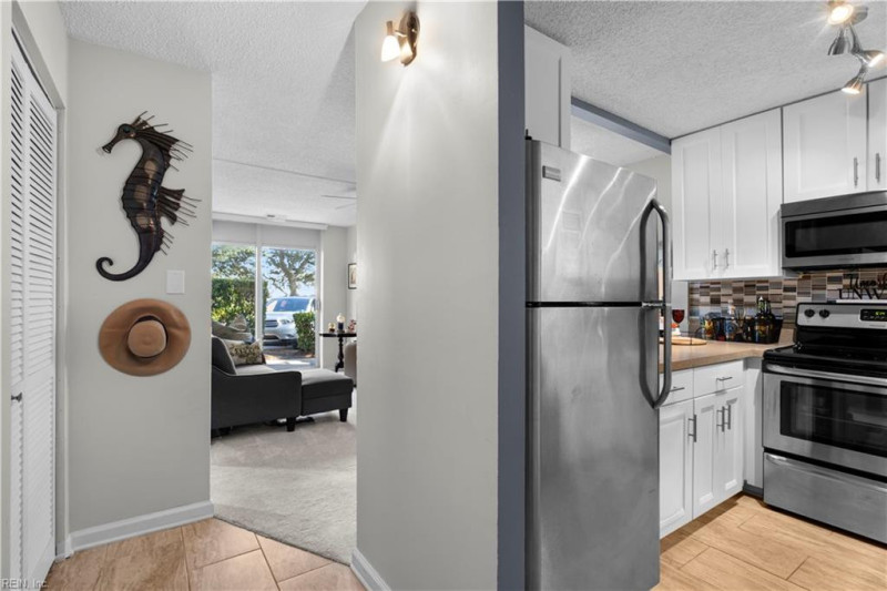 Photo 12 of 46 residential for sale in Virginia Beach virginia