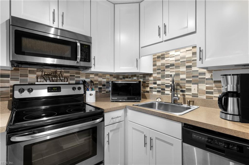 Photo 14 of 46 residential for sale in Virginia Beach virginia